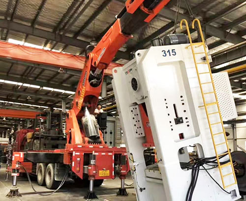 汇川附近随车吊出租，轻松解决运输难题