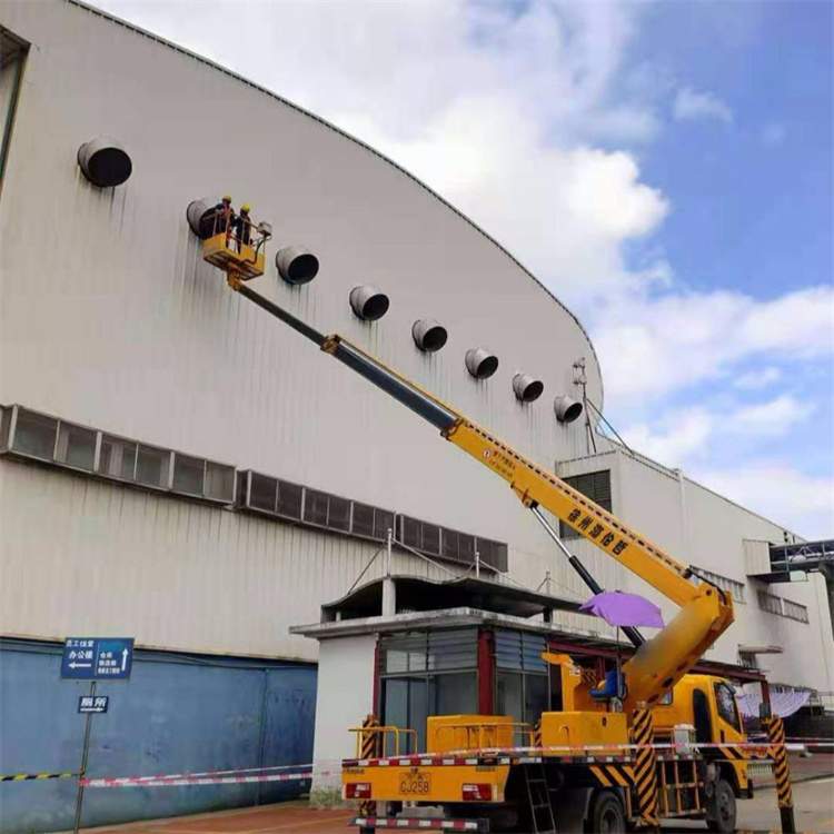 汇川高空作业车出租服务：专业广告牌安装解决方案