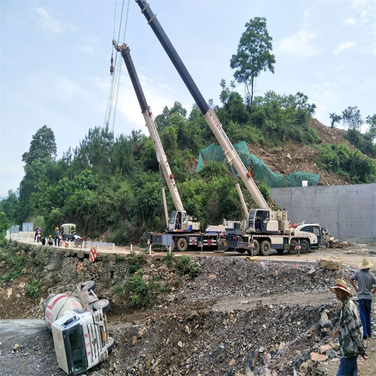 汇川汽车掉沟里叫吊车救援要多少钱
