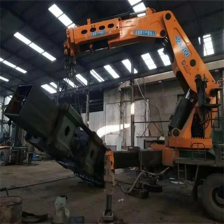 汇川130吨折臂吊车出租吊机租赁附近电话