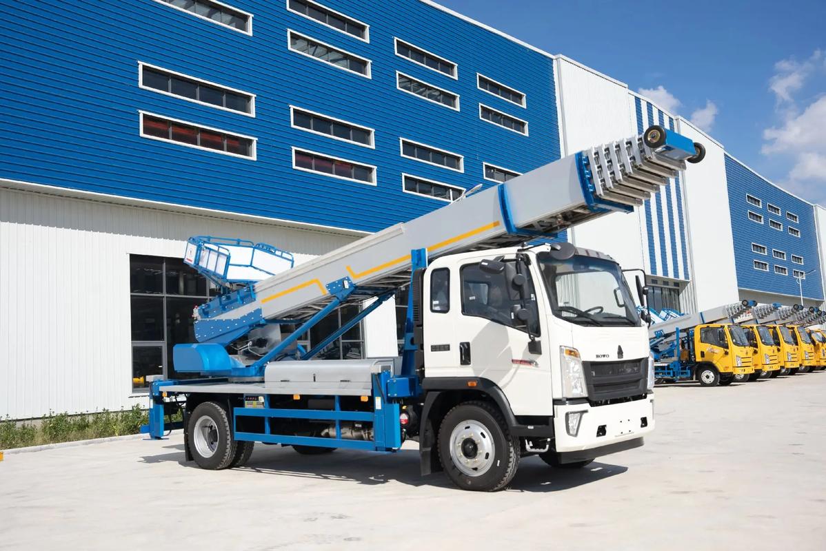 汇川出租云梯车高空作业车 建筑垃圾搬运